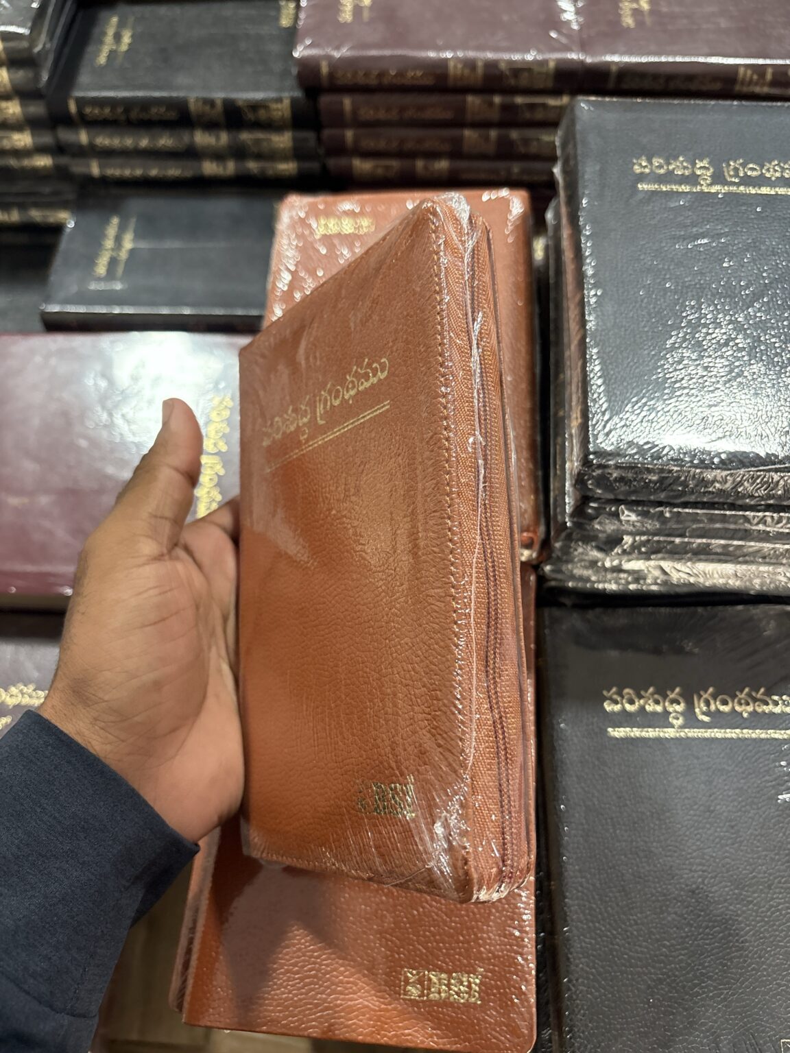 Compact(handy) size brown index bible with zip - Shalom Christian